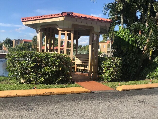 Photo - 5231 Geneva Ct Unidad 301