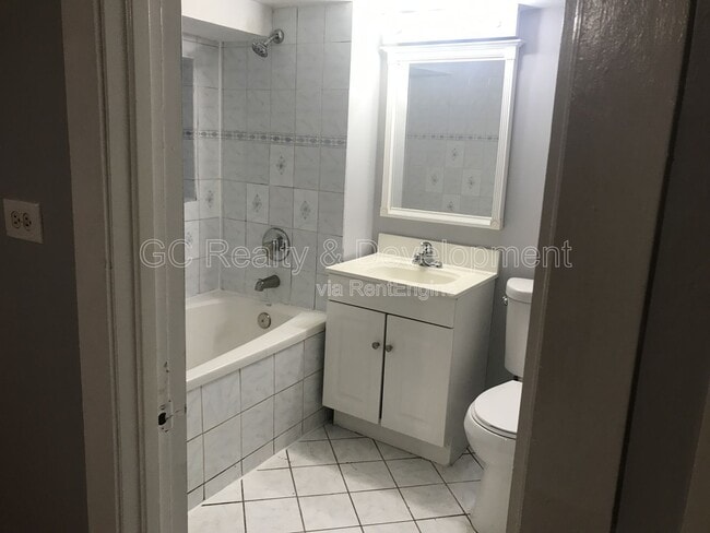 Photo - 3841 N Sawyer Ave Unit G