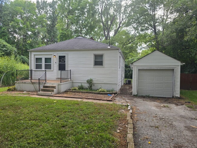Building Photo - Now Leasing! Awesome 2BR/1BA Home in St. L...