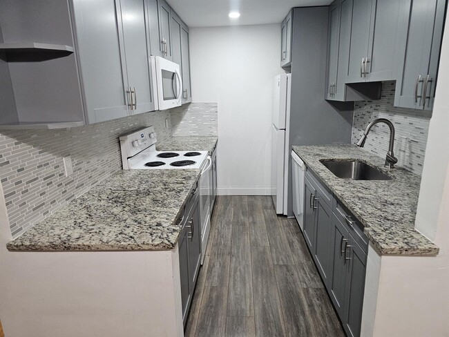 Building Photo - 3910 Crystal Lake Dr Rental