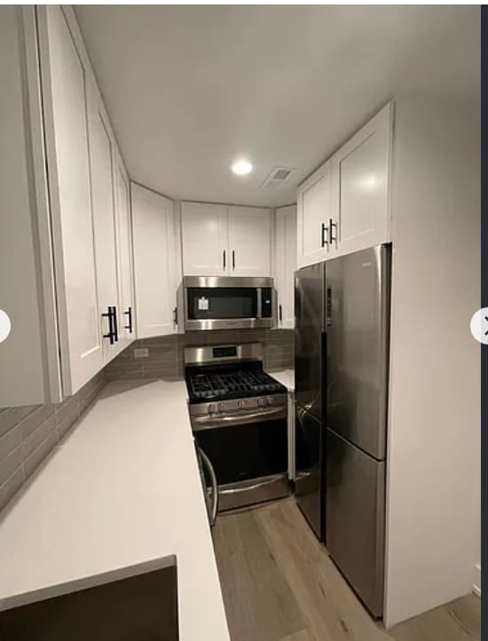 Building Photo - 511 W Barry Ave Unit G