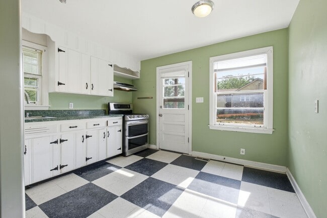 Photo - 905 W Eastland Ave