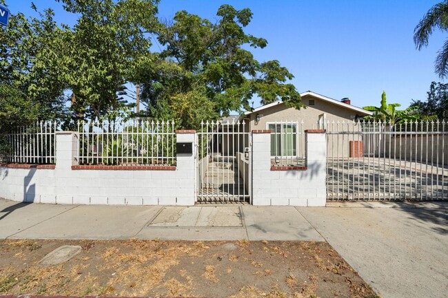 Building Photo - JUDD Unit HOUSE
