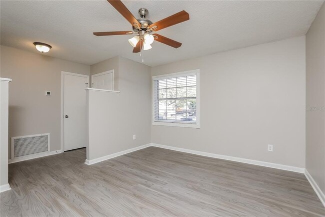 Photo - 3074 Riverbrook Dr