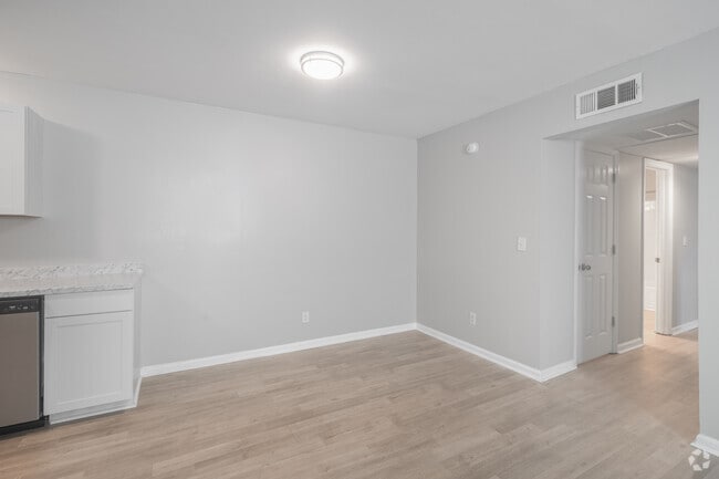 2BR, 1BA - 950SF - Dining Room - Nolia Apartment Homes