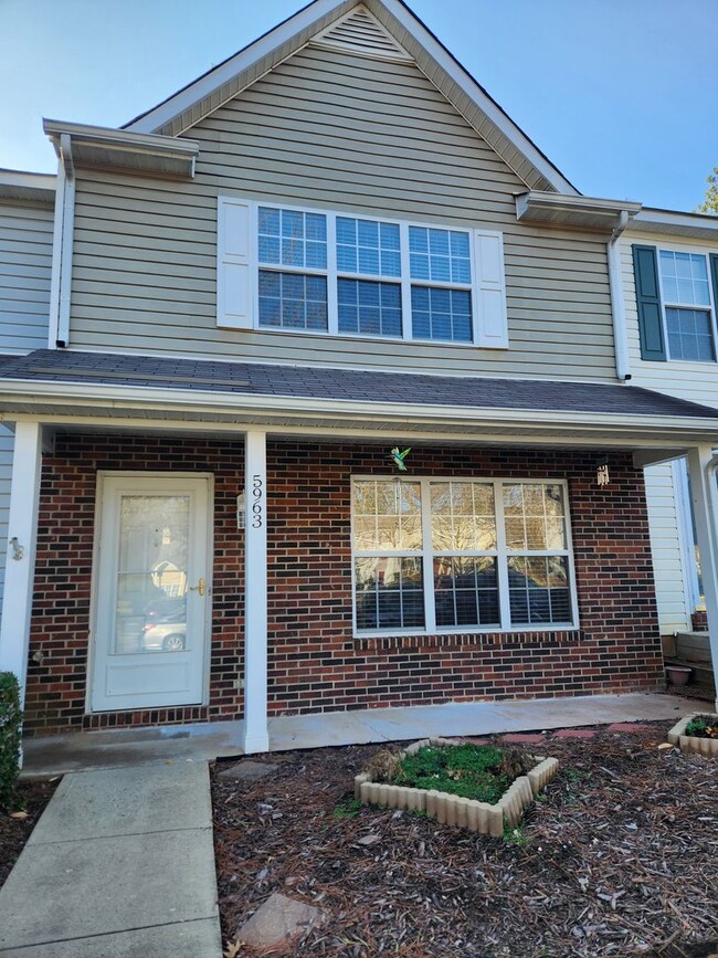 2 Bedroom Townhome in Huntington Ridge - 2 Bedroom Townhome in Huntington Ridge