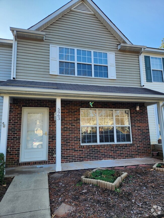 Building Photo - 2 Bedroom Townhome in Huntington Ridge