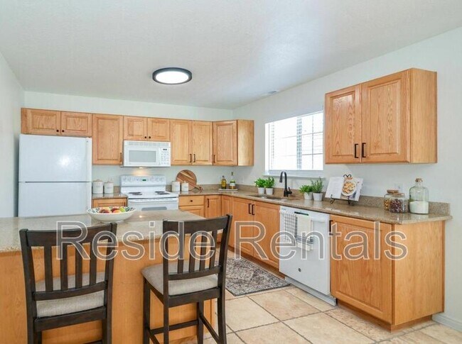 Photo - 450 W 1800 N