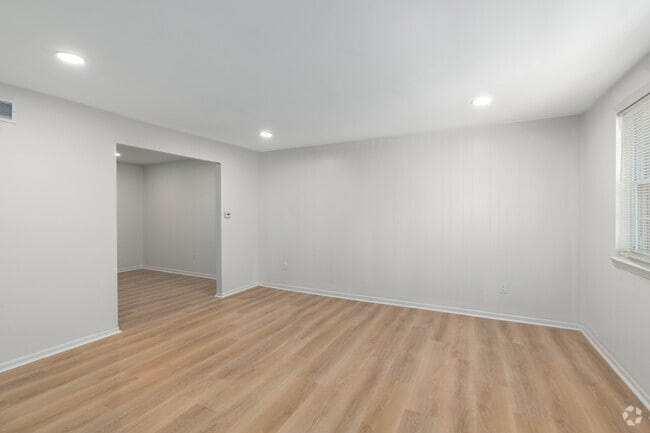 2BR, 1BA - 945SF - Living Room