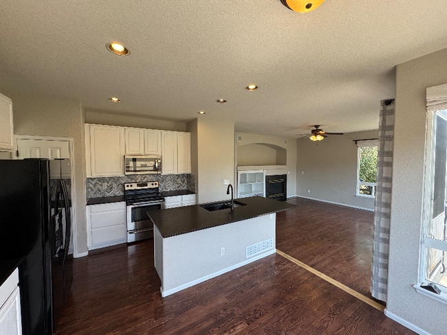 Photo - 4046 Stampede Dr