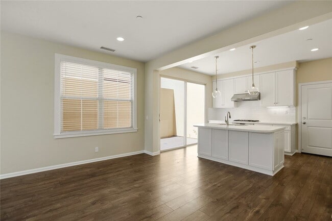 Building Photo - 55 Jade Flower