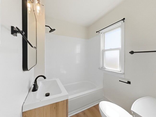 Photo - 41 W George Ave