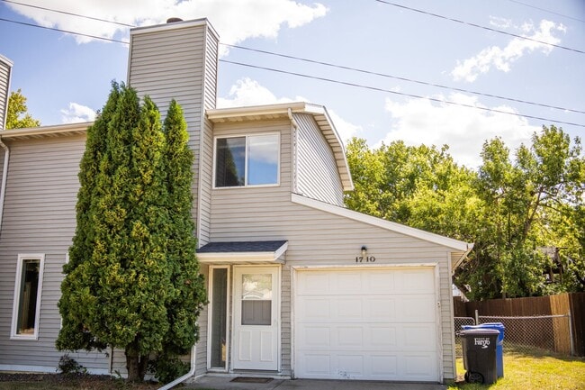 Building Photo - Beautiful Twin Homes in Fargo Unit 1710