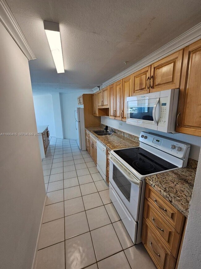 7135 Collins Ave Unit 1821