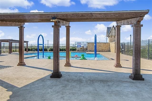 Photo - 724 Basteen Ln