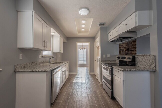 Photo - 423 Gentilly Dr