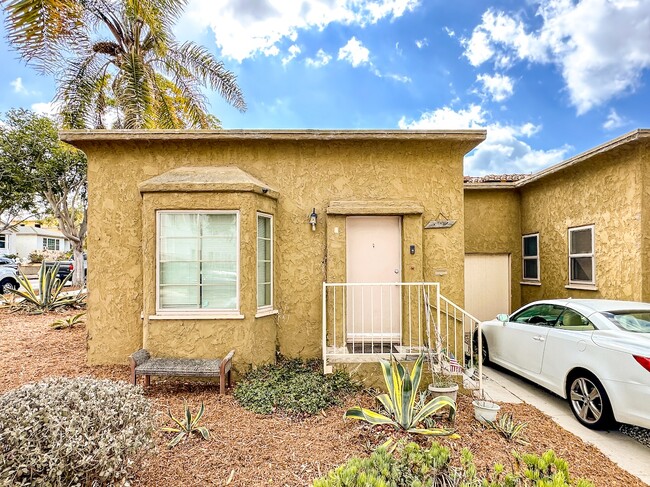 Photo - 302 W Mariposa Ave