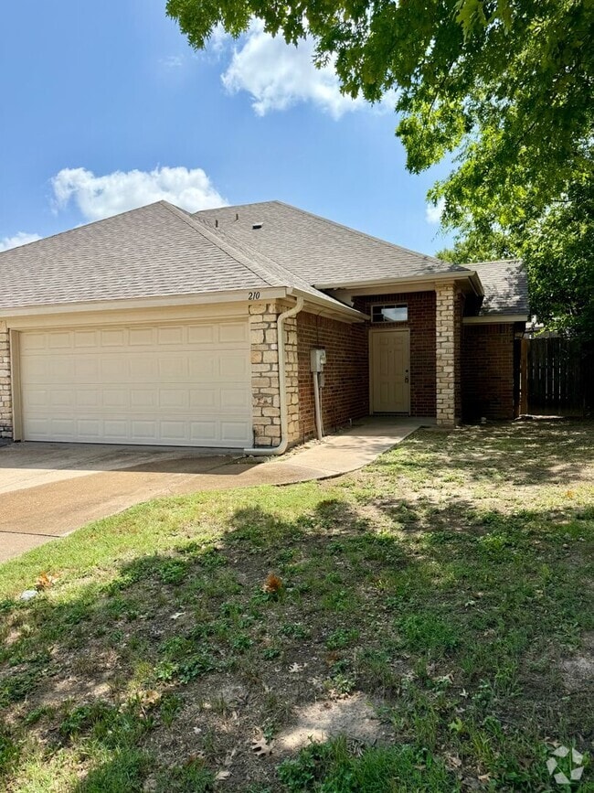 Building Photo - 3/2/2 Duplex with Fenced Back Yard Rental