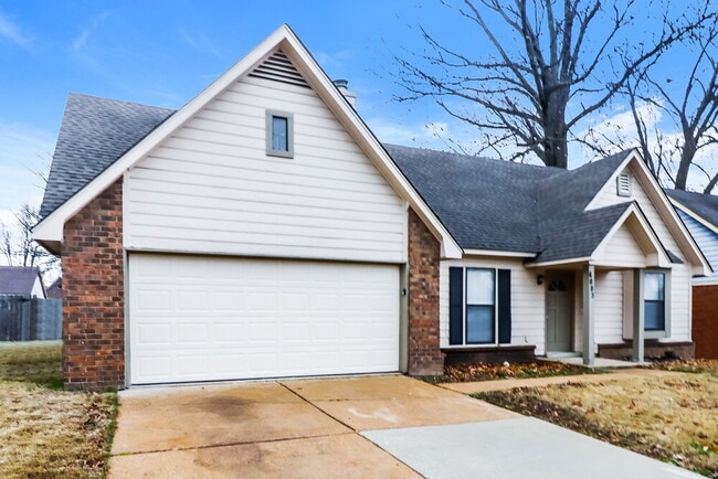 4893 Barkshire Dr