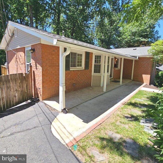 Building Photo - 8925 Falling Creek Ct