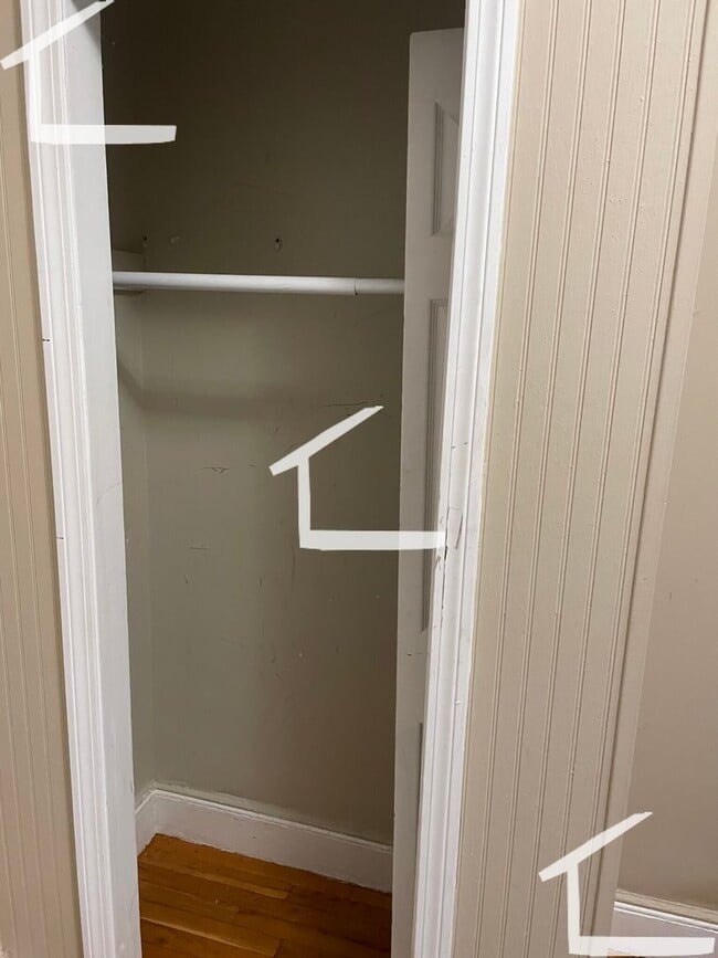 Photo - 2BR 1Bth unit! Great location! Heat / Hot Water included! Laundry in building