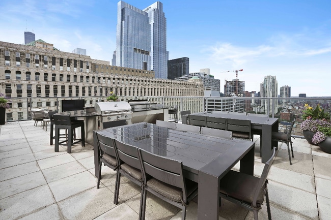 Photo - 310 W Hubbard St