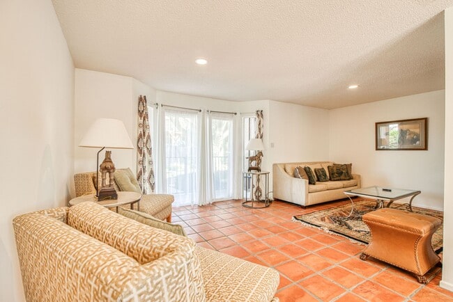 Photo - (Completely Furnished) Beautiful 1 bed/1 bath Apartment. With Pool in the premises. Unit 86