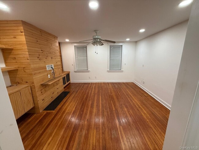 Photo - 149 W Kingsbridge Rd Unit 1