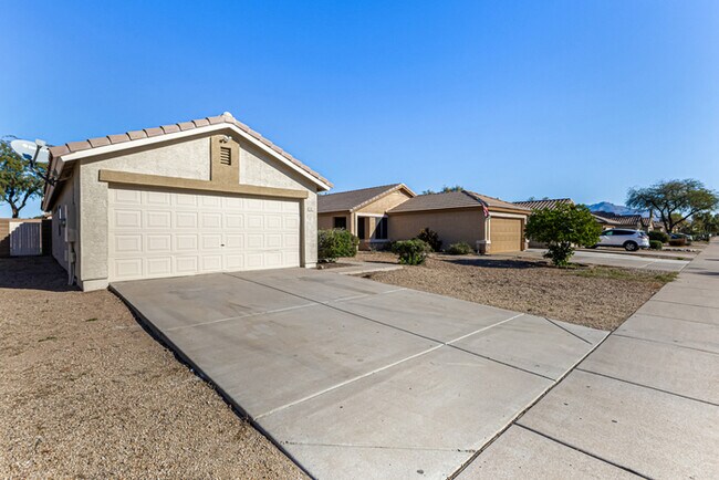 Photo - 878 E Graham Ln