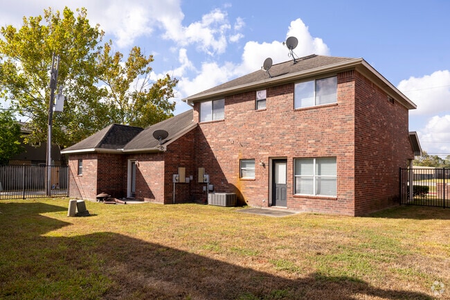 Shared Common Space - Humblewood Apartments