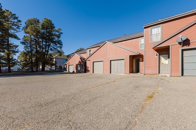 Building Photo - 21 W Golf Pl