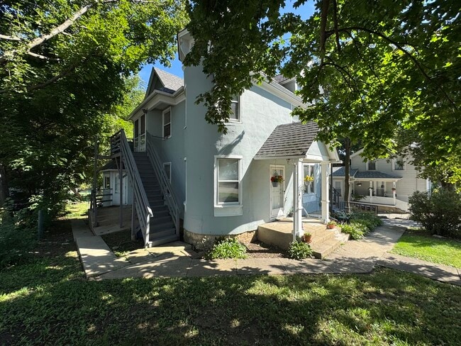 Building Photo - 137 E Washington St Unit 1R Rental