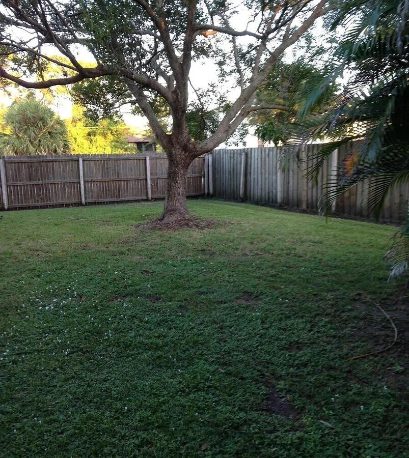 Photo - 566 SE Damask Ave