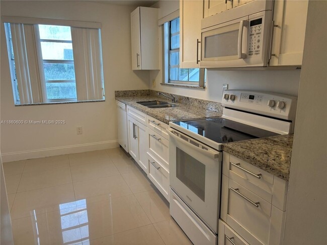 Building Photo - 2662 SE 19th Ct Unit 205-E