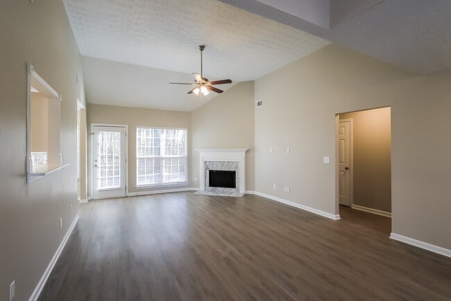 Photo - 492 Clearwater Way