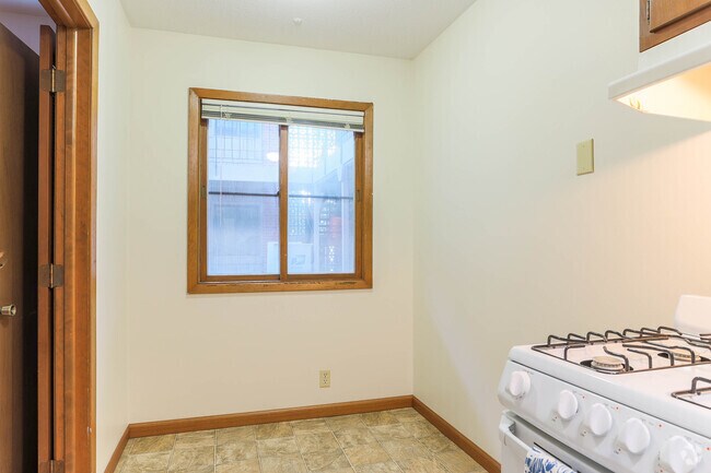 1BR, 2BA - 520SF