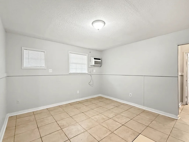 Building Photo - 524 Starrett Rd Unit A