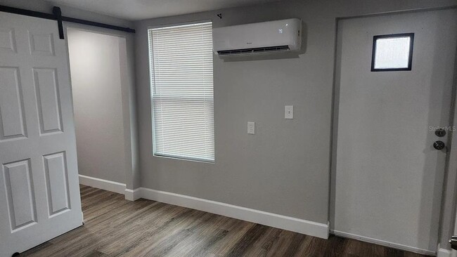 Photo - 837 Ethyl St