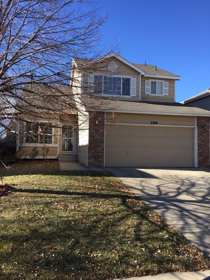 Four Bedroom house with Loft For Rent - Four Bedroom house with Loft For Rent