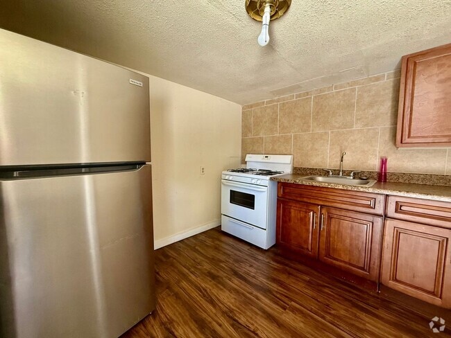 Building Photo - 218 Lowell St Rental