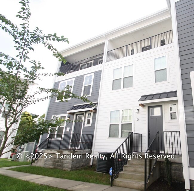 Photo - 105 Duke St