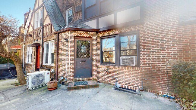 Photo - 68-24 Juno St