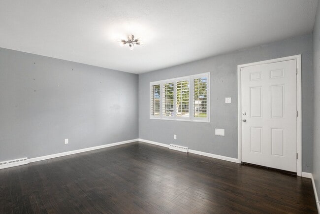 Photo - 4 Bedroom 3 Bathroom House-Available NOW!