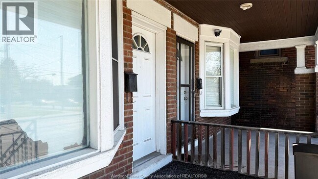 Photo - 1424 Wyandotte St W