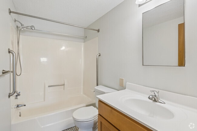 2BR, 1BA - 782SF -Bathroom