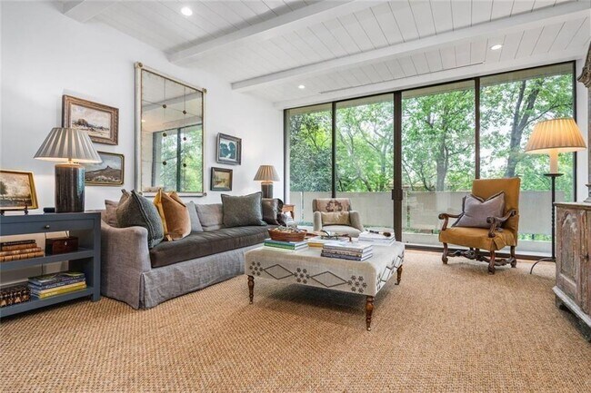 Photo - 2575 Peachtree Rd Unit 8D