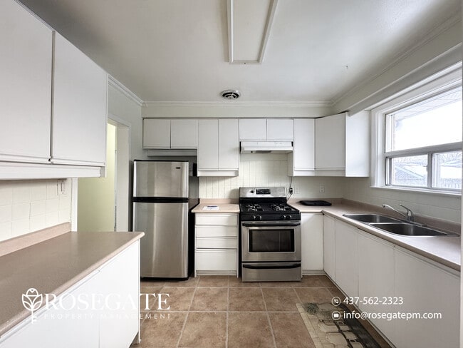 Photo - Pet-Friendly 3-Bedroom Detached Home with Parking & Front Porch in Brampton Unit 1