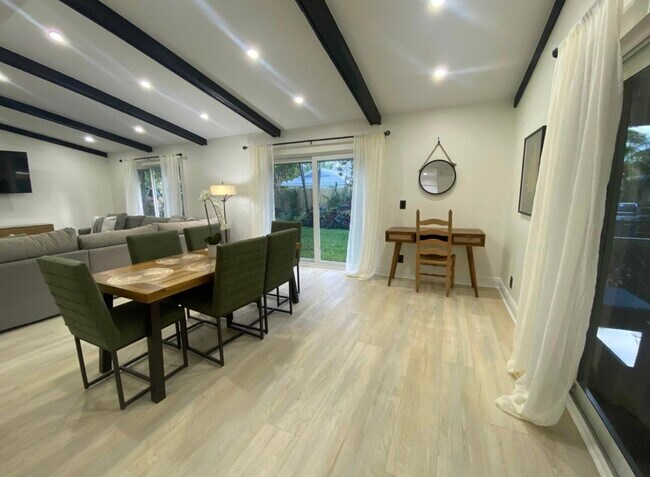 Photo - 556 SW 24th Ave