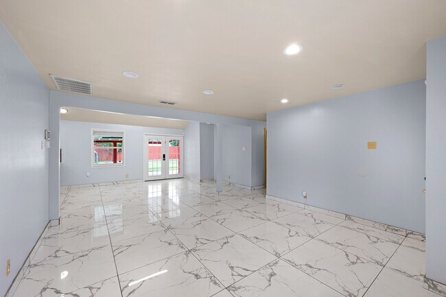 Photo - 5718 Greencraig Dr