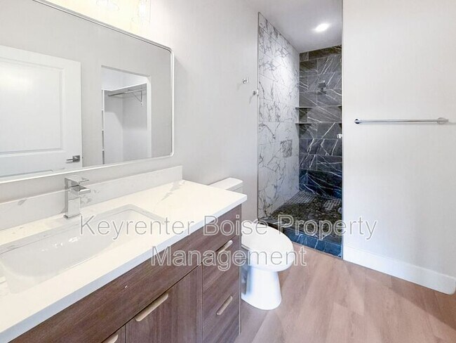 Photo - 4337 Greentrail Ln